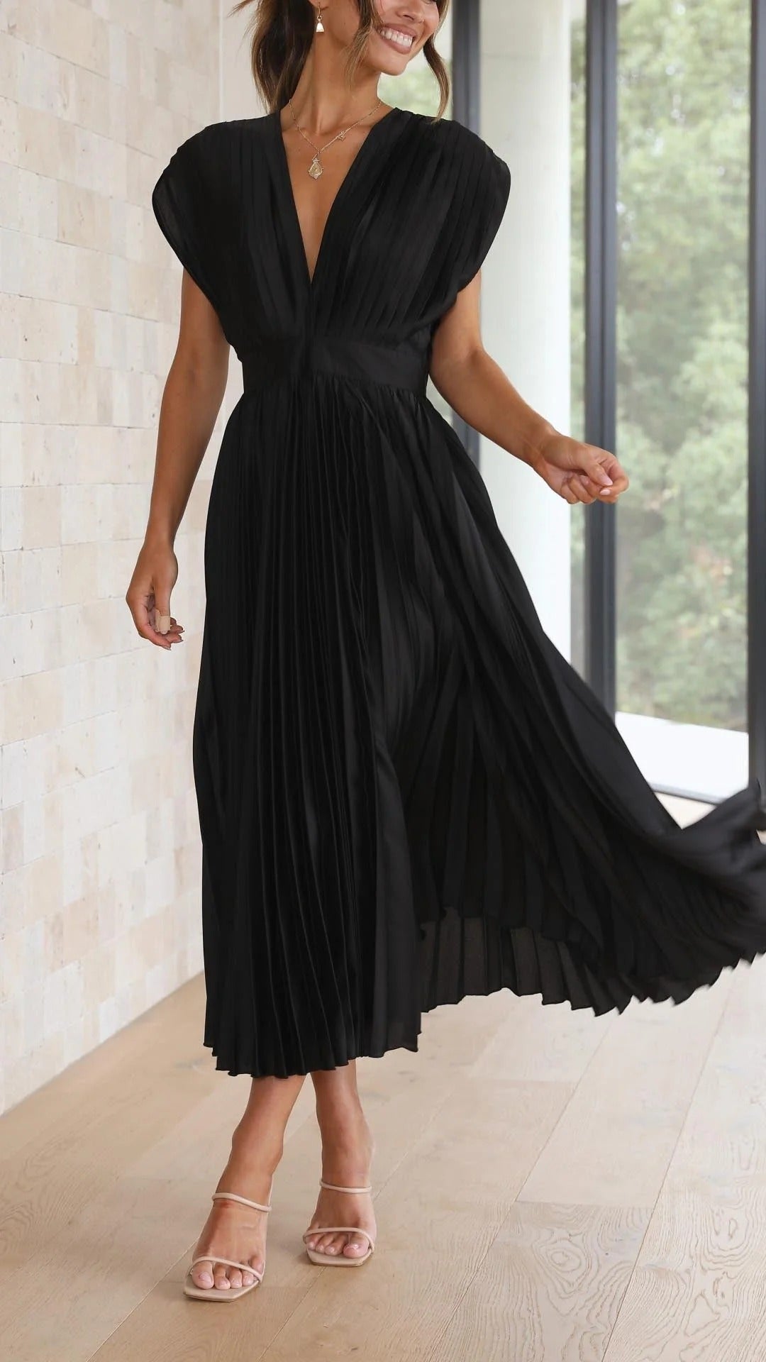 Women_sElegantPleatedMidiDress_V-NeckFlowyBlackDress_2